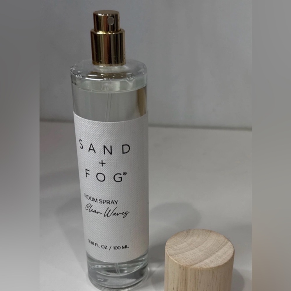 Sand + Fog Clean Waves Room Spray —‎ White with Gold Pump